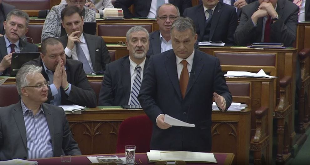 Orbán elárulta, milyen, ha stadion áll valaki kertjében