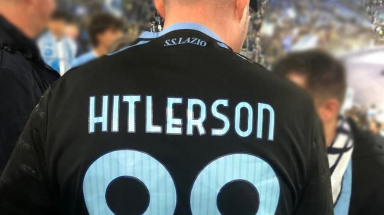 Megtalálták a Lazio-drukkert, aki Hitlerson feliratú mezben ment meccsre