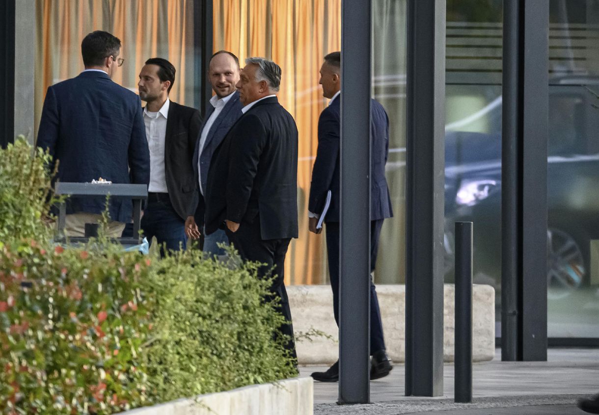 Az ellenzék, a civilek és a sajtó megfojtásával igyekszik megfékezni népszerűségvesztését a Fidesz
