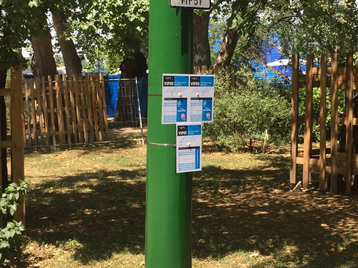 Látott már VIP-buszmegállót? A vizes vb-re csináltak