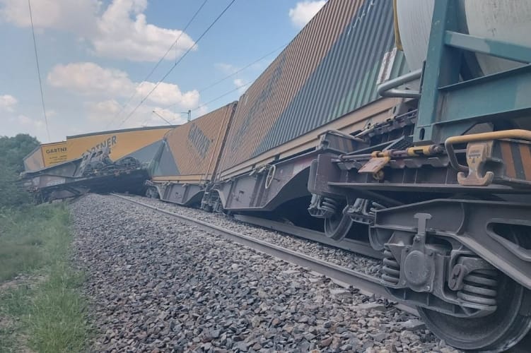 Kisiklott egy tehervonat, leállt a forgalom a Budapest-Békéscsaba vasútvonal egy szakaszán
