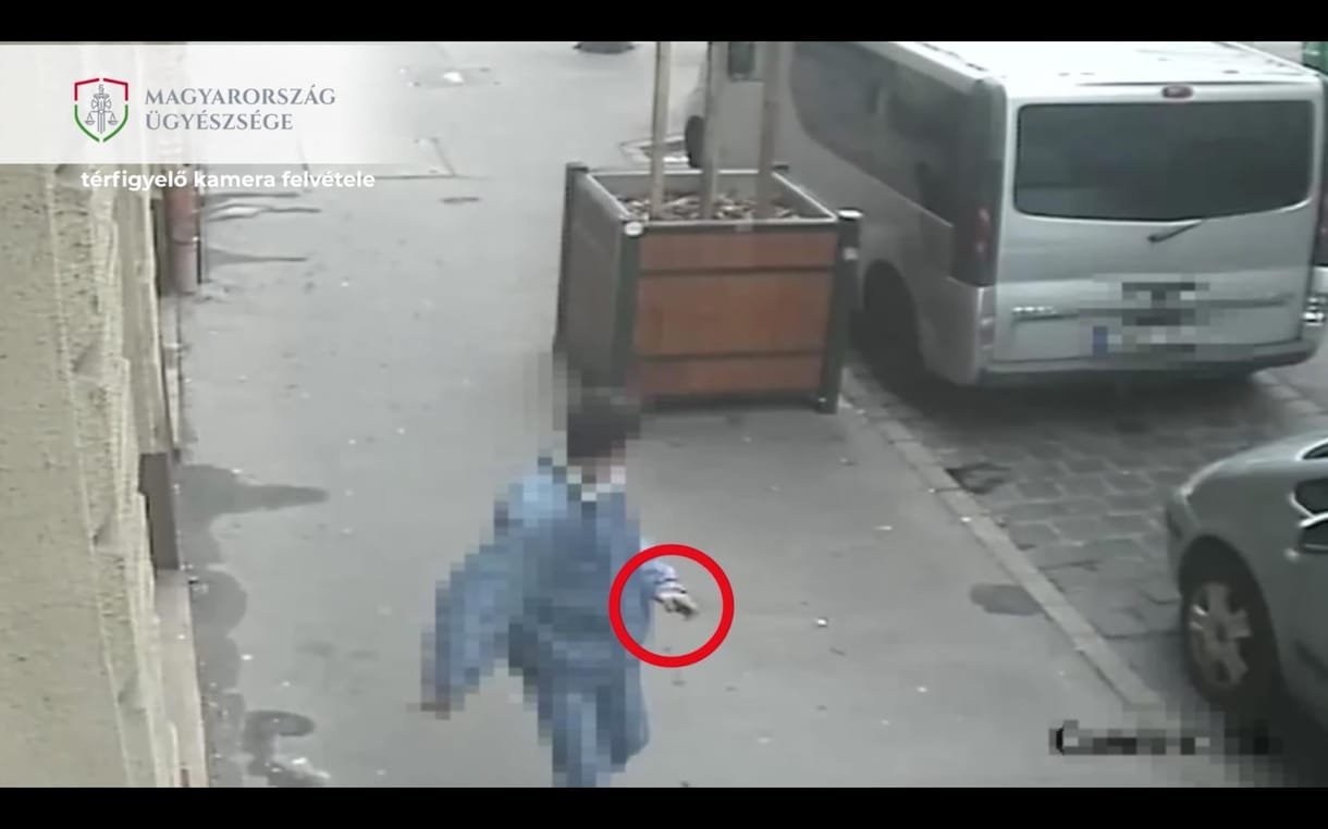 Csavarhúzóval fenyegetve rabolt ki egy 80 éves nőt egy budapesti tinédzser – videó