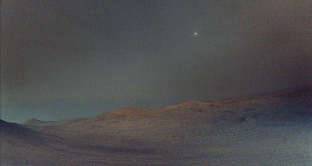 Lenyűgöző fotót készített a NASA a Mars egyik holdjáról