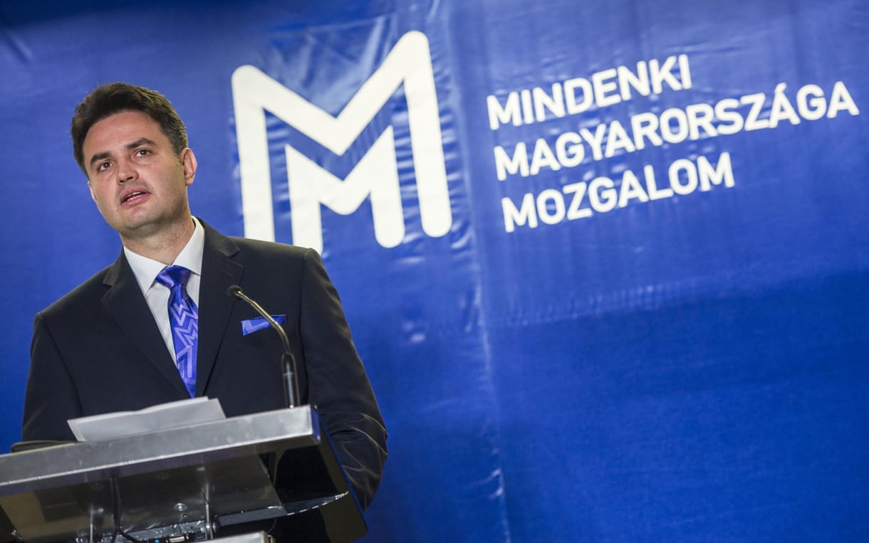 Leveteti a Soros-plakátokat Márki-Zay fideszes kihívója