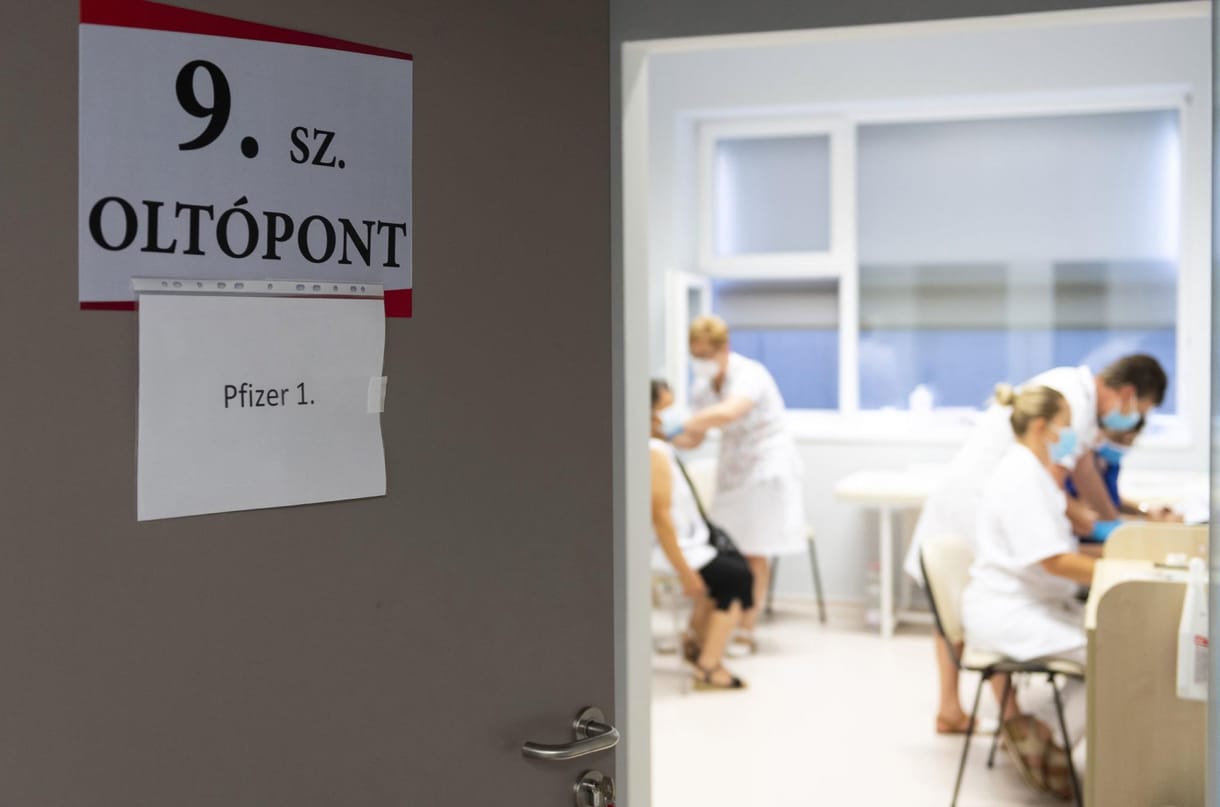 Még több katonát küldenek a kórházakba az oltási akcióhétre