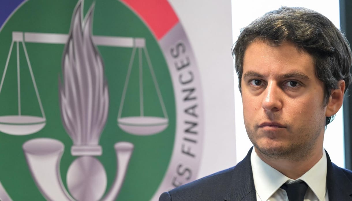 34 éves és nyíltan meleg az új francia miniszterelnök, Gabriel Attal