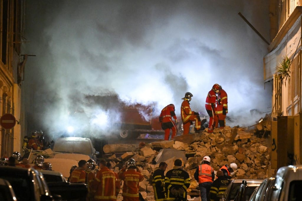 Tíz ember szorulhatott be a marseille-i épületrom alá