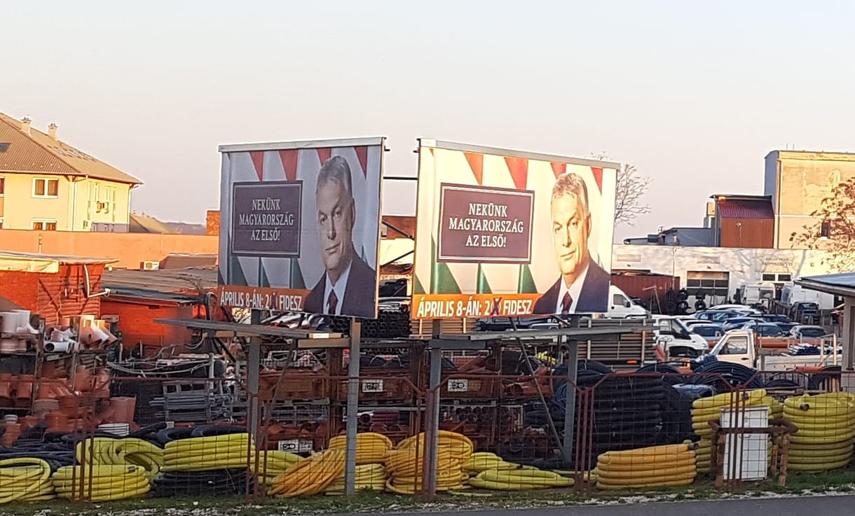 Megbüntették a Fideszt az Orbán-plakátok miatt