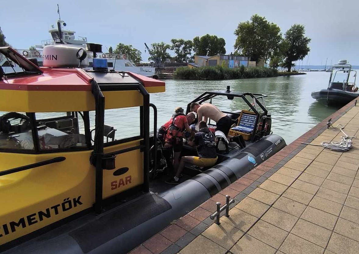 Belefulladt a Balatonba egy vízibicikliző külföldi