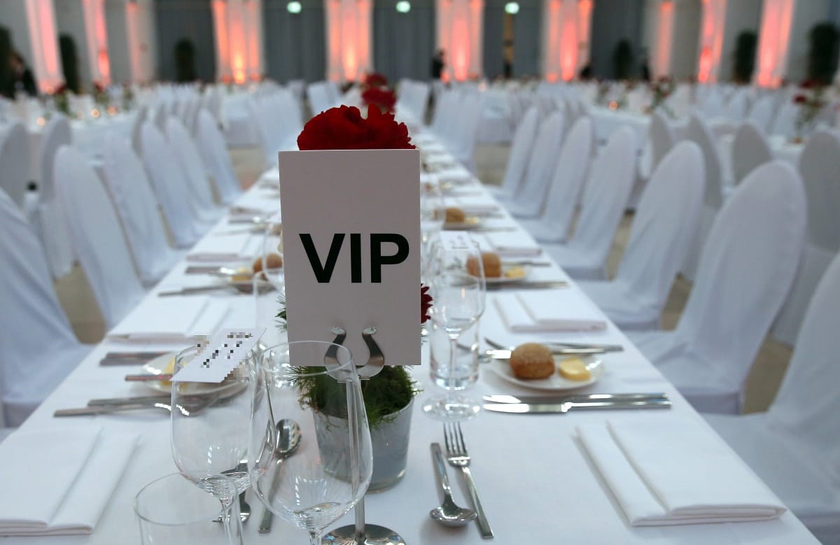 Viccnek szánta a forrás azt, hogy miniszterek vesznek részt titkos luxusvacsorákon Párizsban