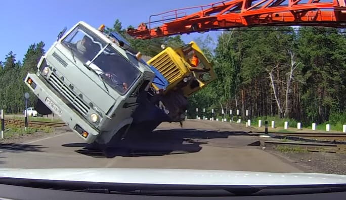 A karma nem válogatós, helyre teszi az orosz Kamazt is - videó