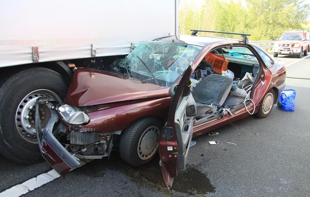 Fotó: kamion alá szorult Renault az M7-esen