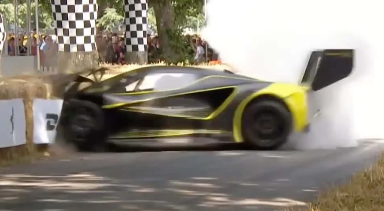 Rosszul indult az idei Goodwood, a rajtnál összetörték a 2000 lóerős hiperautót