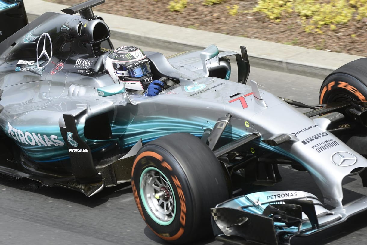 Bottas behúzott még egy futamot