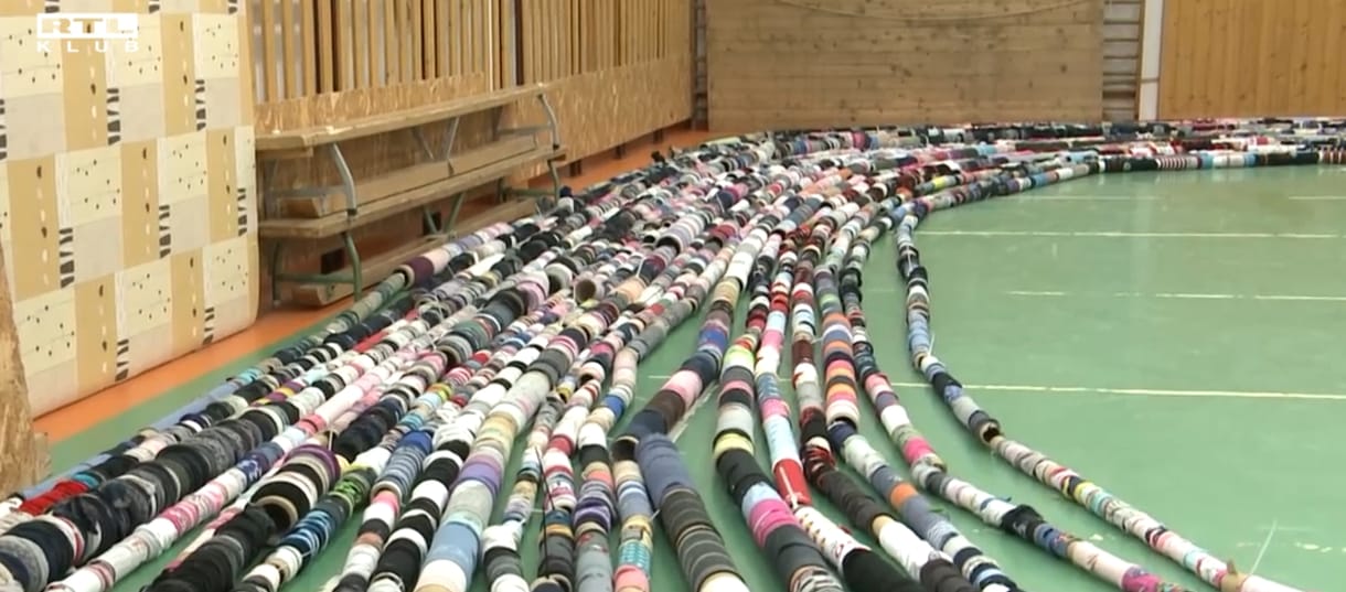 600 méteres zoknikígyót készítettek Dabason