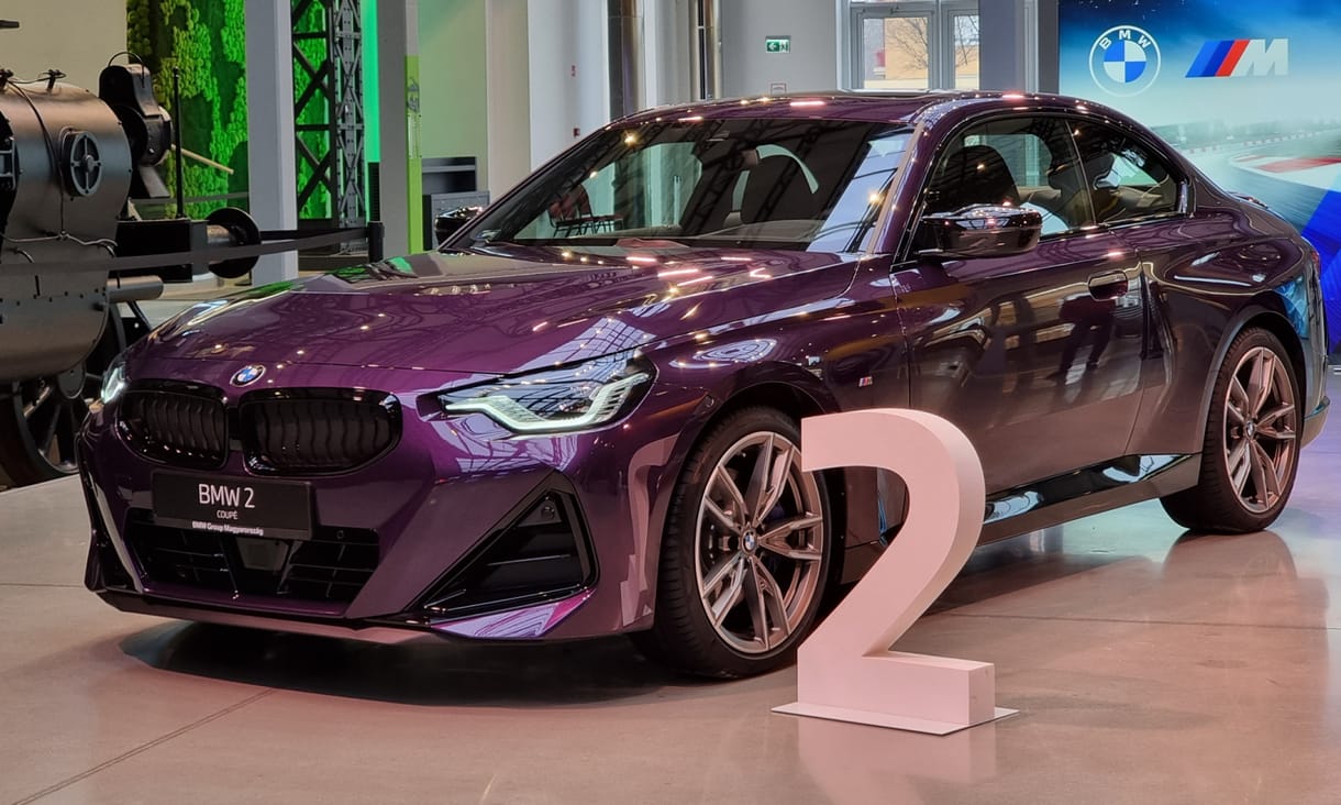 Gyári fotókon a vadonatúj BMW M2