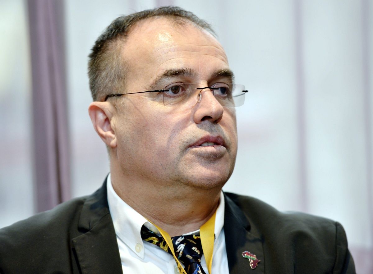 Átlátszó: A vizes vb-t rendező cég gazdasági vezetője is érintett lehet egy NAV-os vesztegetési ügyben