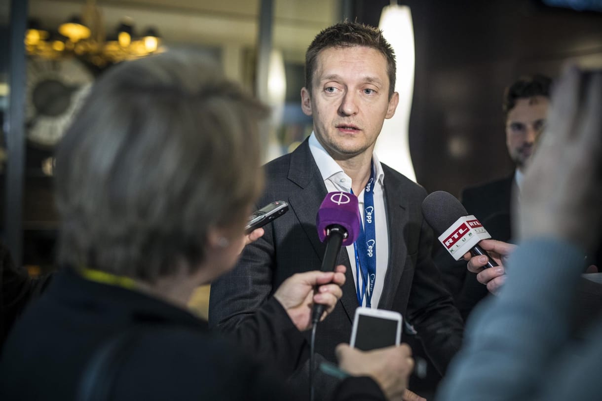 Egyedül Rogán Antalnak huszonhat sajtósra van szüksége