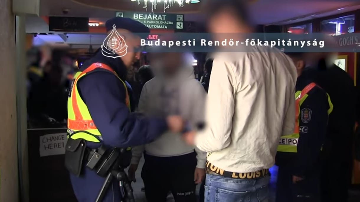 Videó: 700 embert igazoltattak és 19-et el is fogtak a rendőrök belvárosi razziájuk során