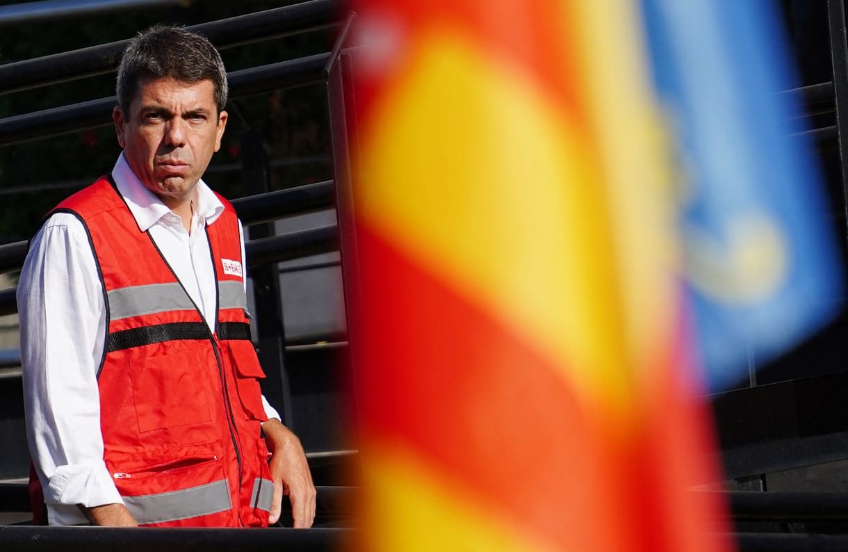 Valencia tartományi elnöke szerint hibáztak az árvízhelyzet kezelésekor, de nem mond le