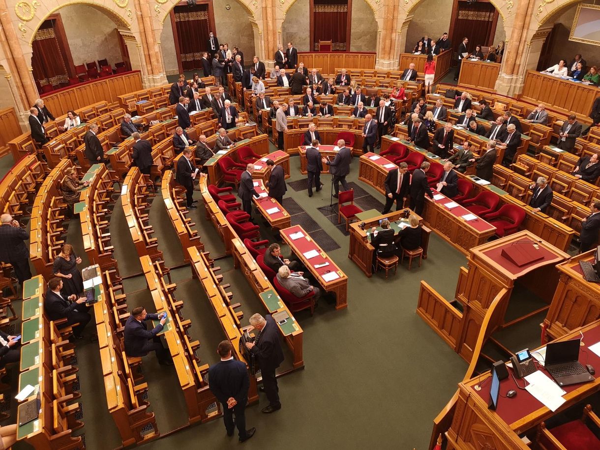 Kötelező lesz az oltás az Országgyűlésben