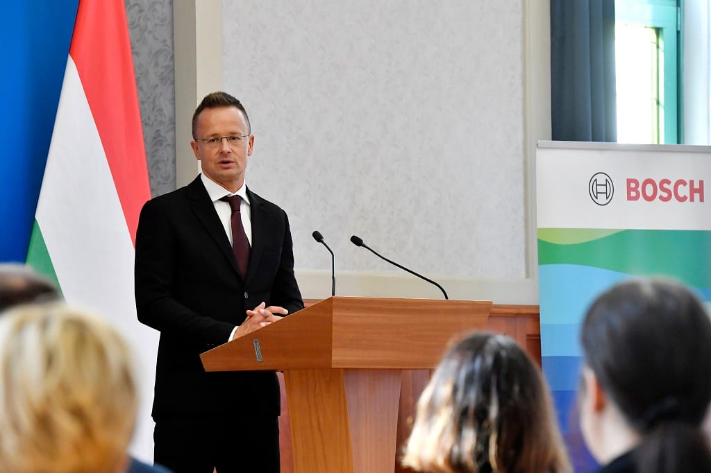 Szijjártótól megkérdezték az EU-s külügyi találkozón, hogy a Kreml-t képviseli-e?