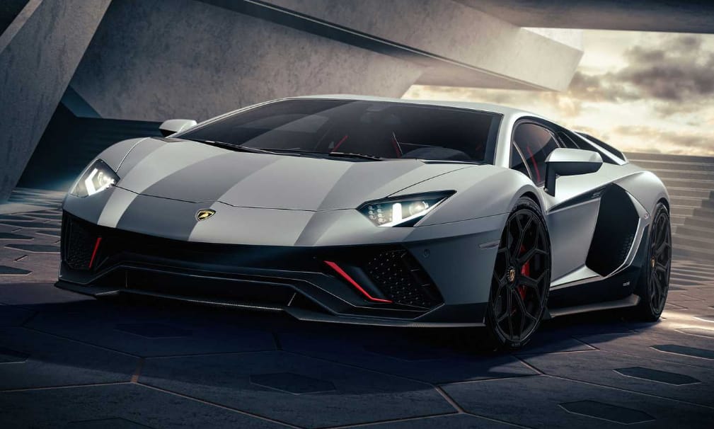 Búcsúdal: rekorderős motorral itt az utolsó Lamborghini Aventador