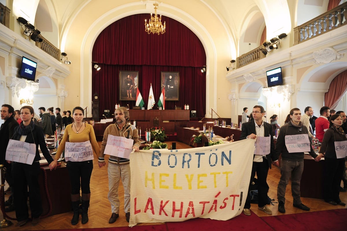 Tarlós rendőrt hívott a tiltakozókra