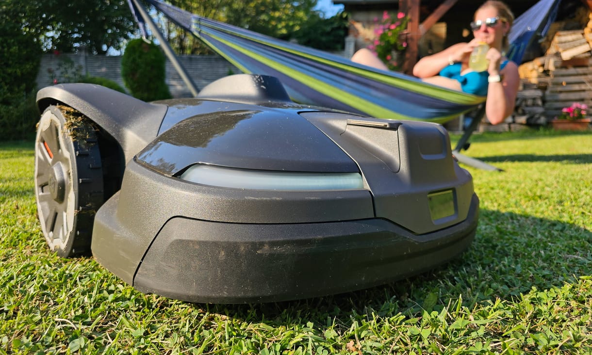 Kimaxolt teszten a Husqvarna centiméterpontos GPS-es új robotfűnyírója