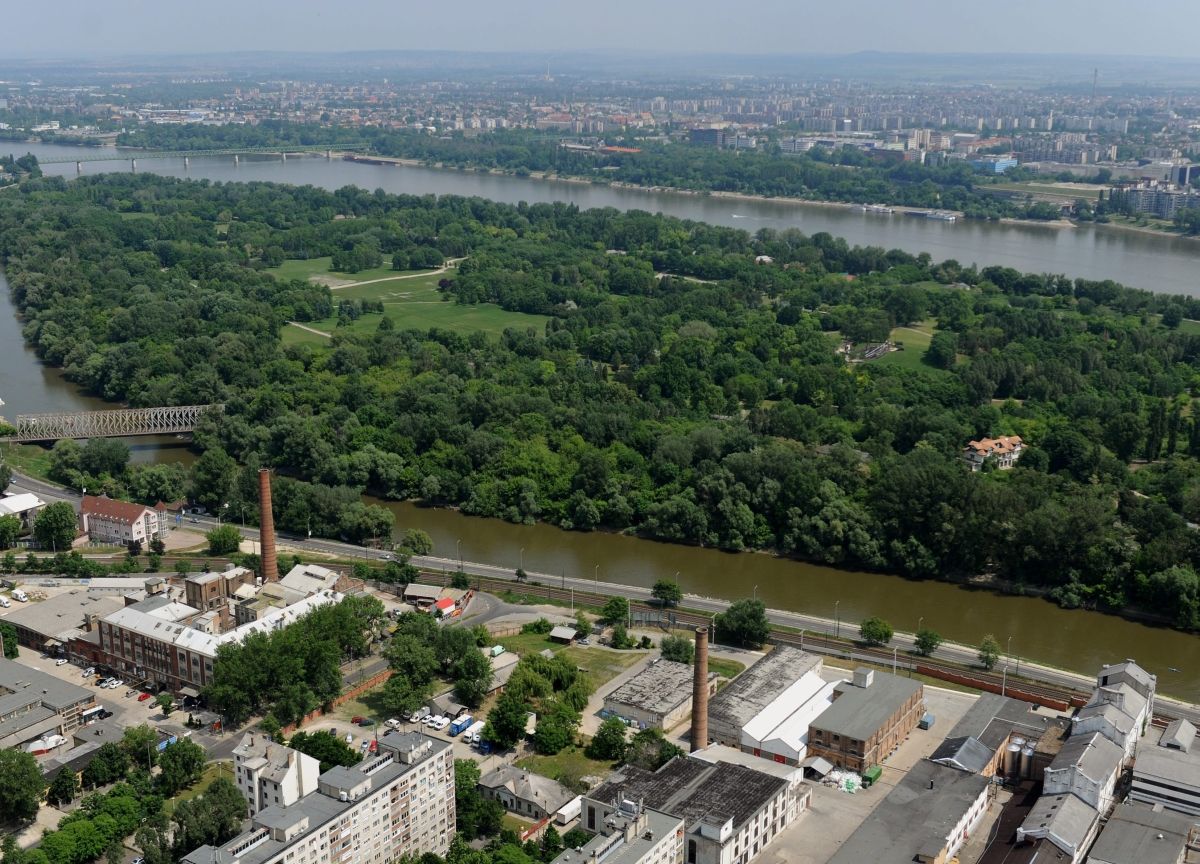 Megindokolta a kormány, miért vette le a Hajógyári-szigetet a világörökségi listáról
