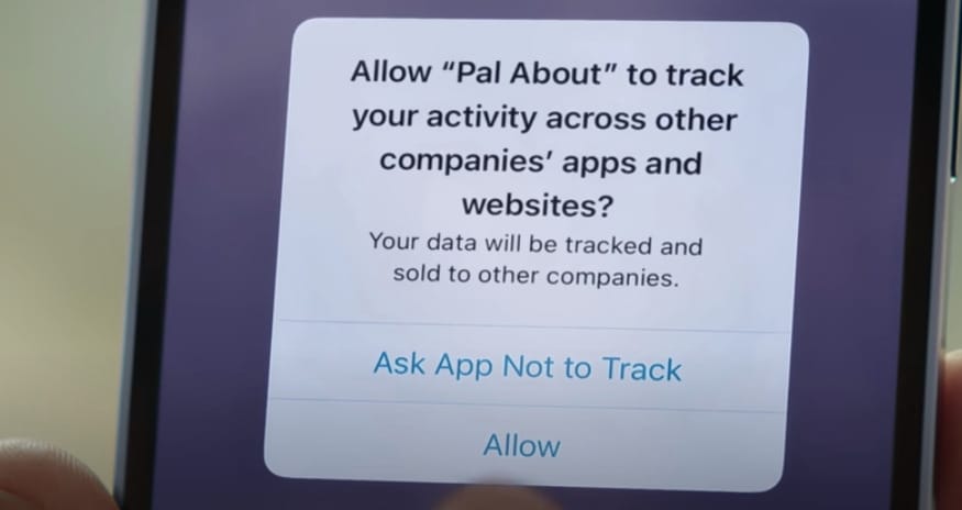 Tízmilliárdos kárt okoz az Apple a YouTube-nak, a Facebooknak és a Twitternek is