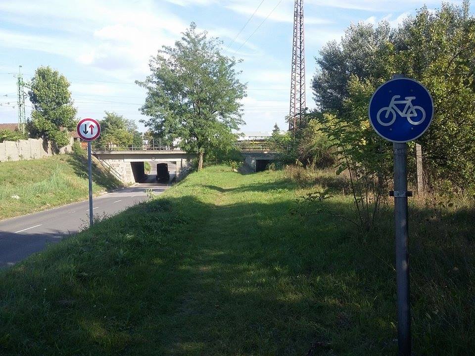 Ön megtalálja a képen a kerékpárutat?