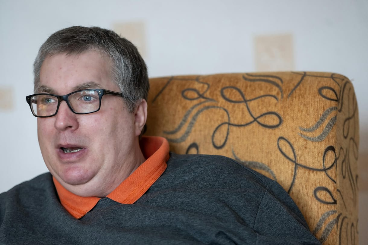 Hogyan tud dolgozni egy régész, aki elvesztette a látását? Portréinterjú Straub Péterrel