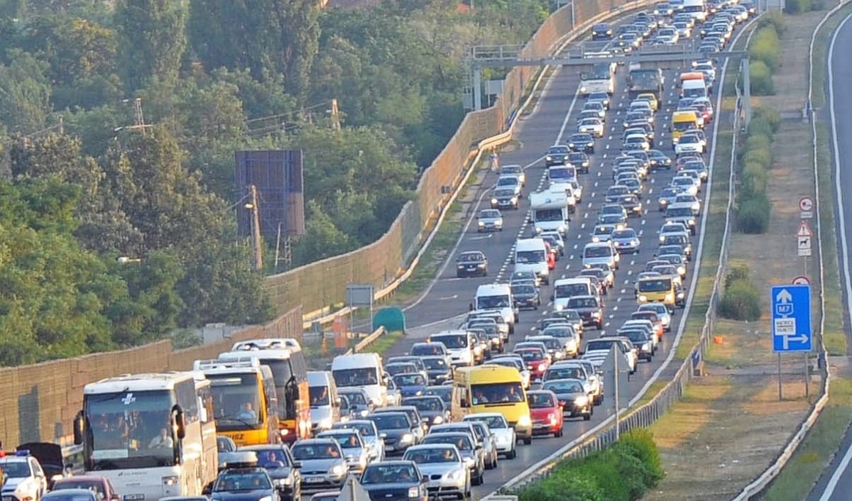 M7: óriási dugó egy baleset miatt
