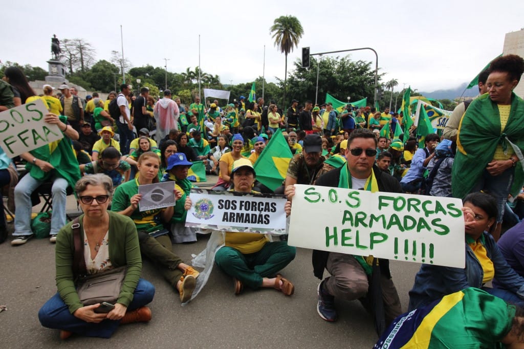 A brazil hadsereg nyugtatja az embereket, nem akarnak beavatkozni a politikába