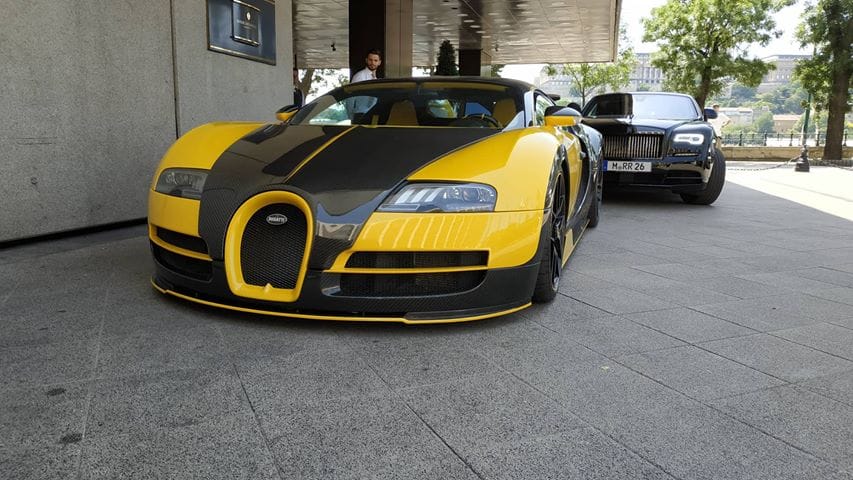 Videón is az egyedi, 1145 lóerős Bugatti Veyron, ami Budapesten korzózott