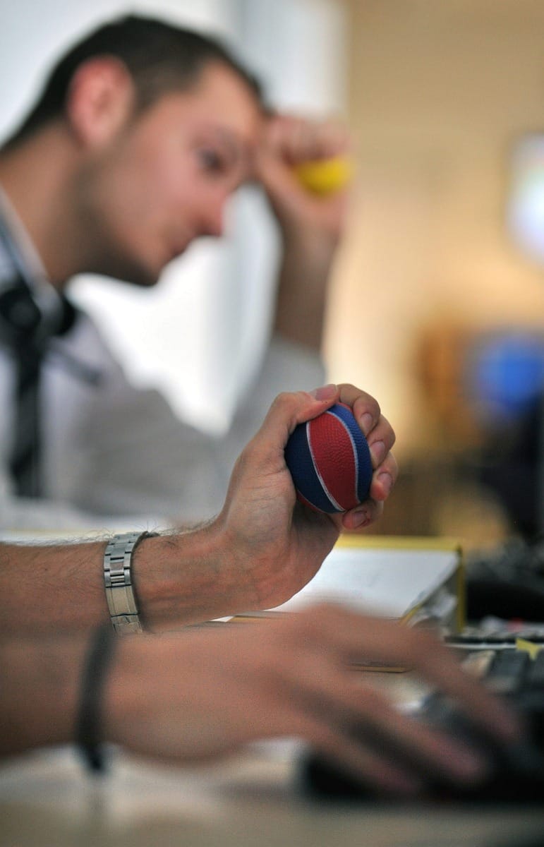Mínuszban nyitott a tőzsde, tovább olvadhatnak az árfolyamok