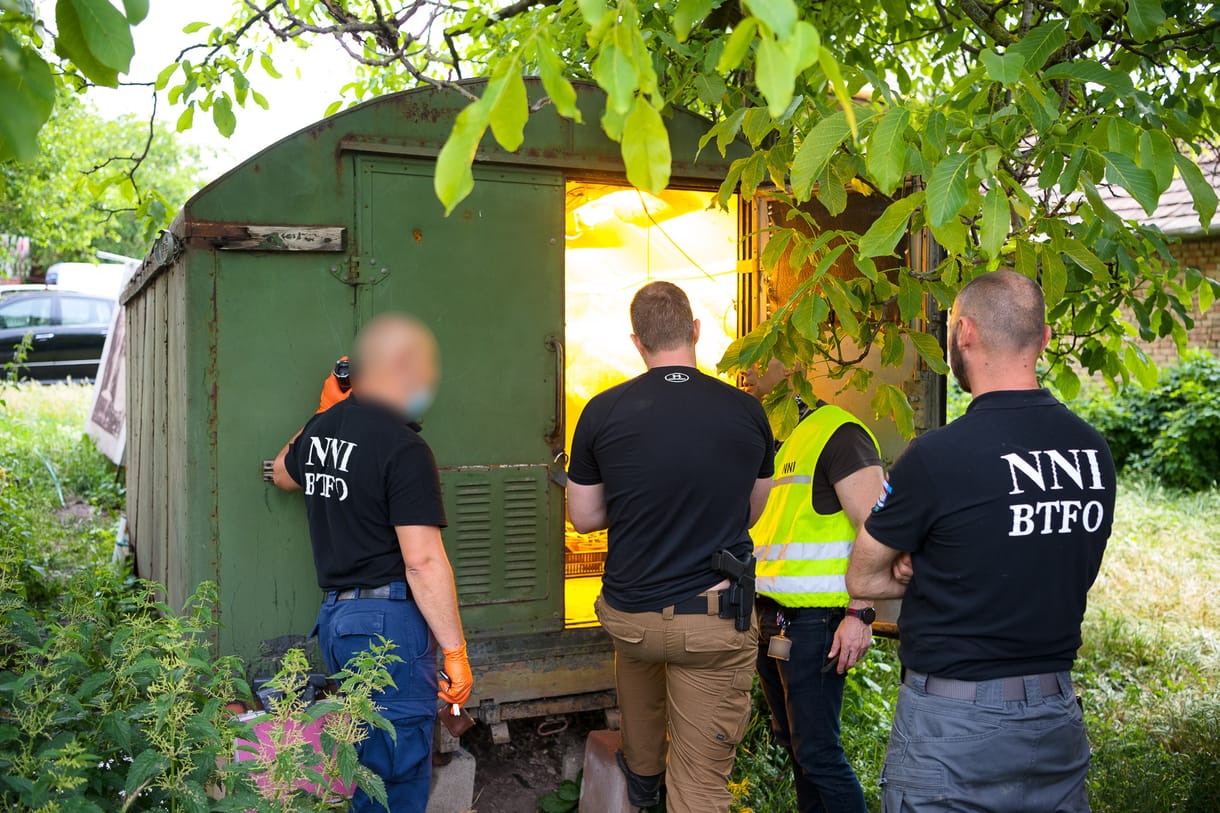 Régi katonai teherautóban termesztették a drogot Gyömrőn