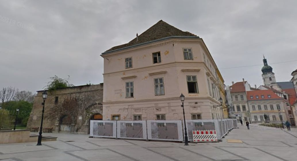 Borkai-közeli emberektől, 700 millióért vásárolhat vissza egy épületet Győr