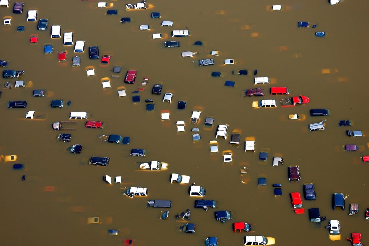 A nap képe: Több száz parkoló autót lepett el a megáradt Mississippi