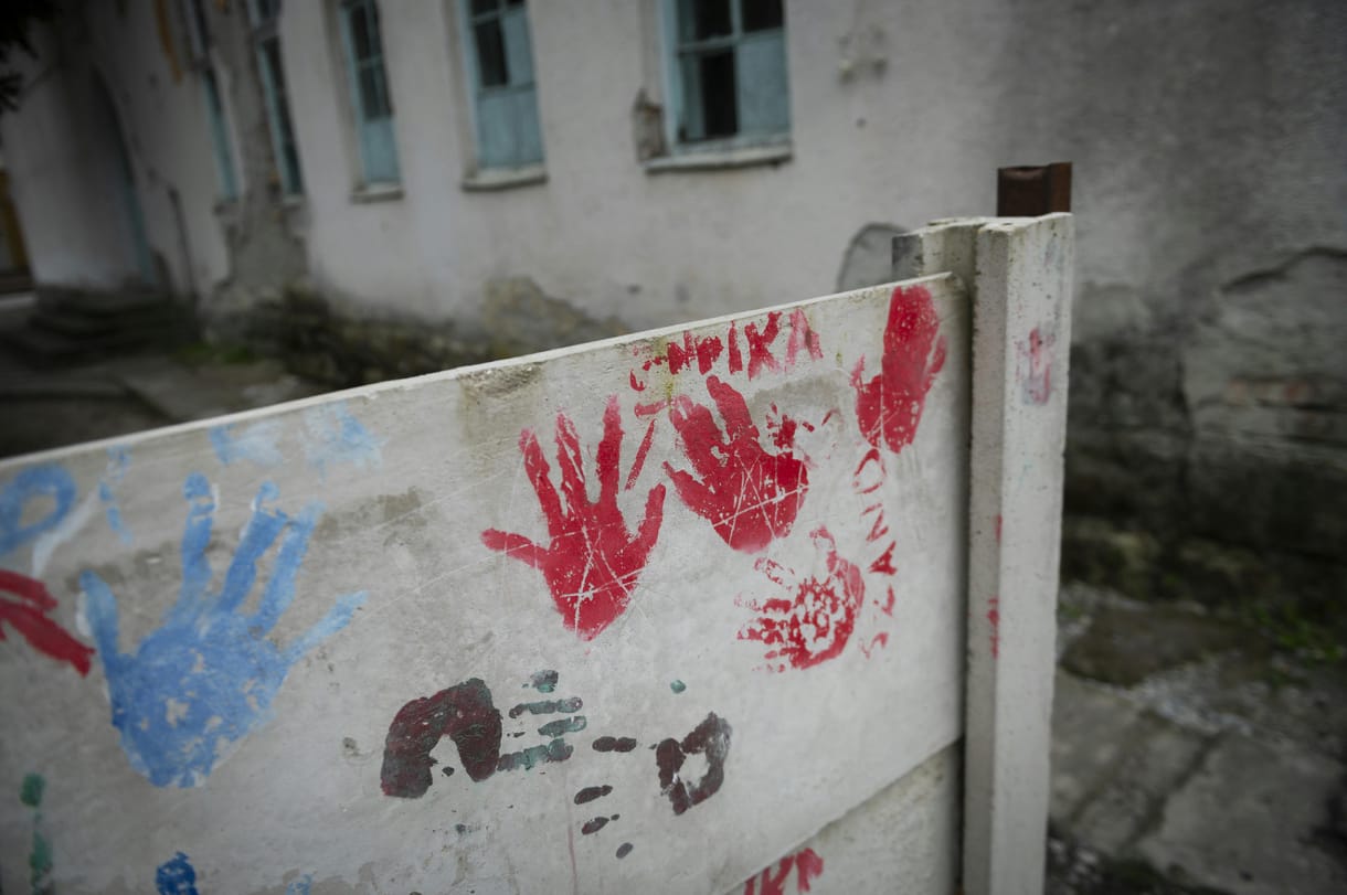 „Nézzen körbe, lát itt drogosokat? Hány zombival találkozott amióta itt van?” – riport Tarnazsadányból