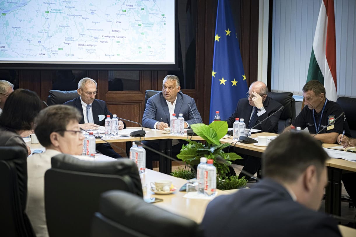 És akkor Orbán senkit nem enged be az országba, csak ha szépen megkérik rá