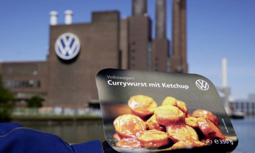 Szupermarketben is kapható lesz a Volkswagen legnépszerűbb terméke, a currywurst