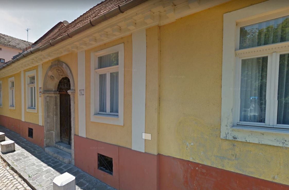 A Vár aljában lévő műemlék épület kerül kormányközelbe