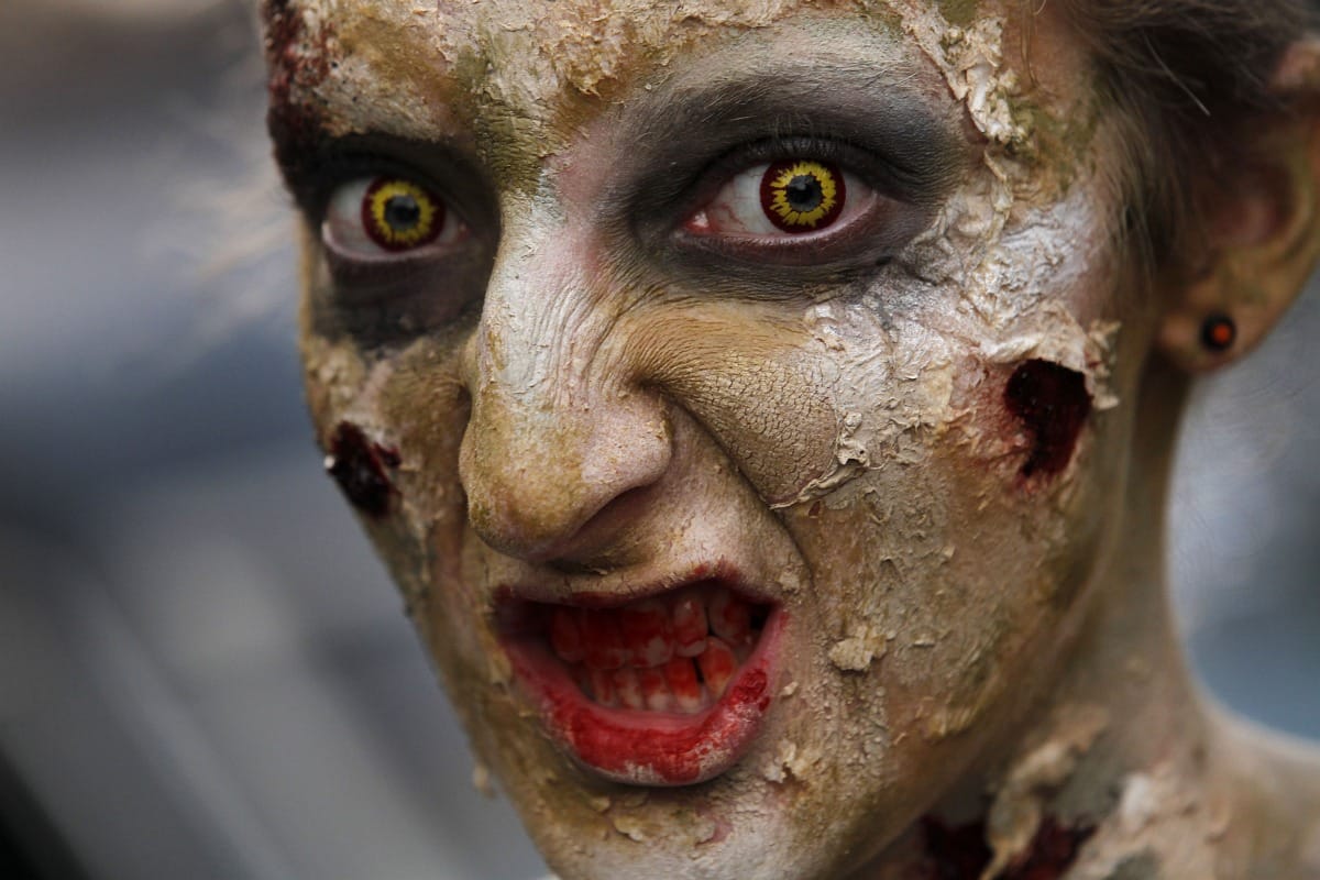 Zombik árasztották el a tengerparti várost
