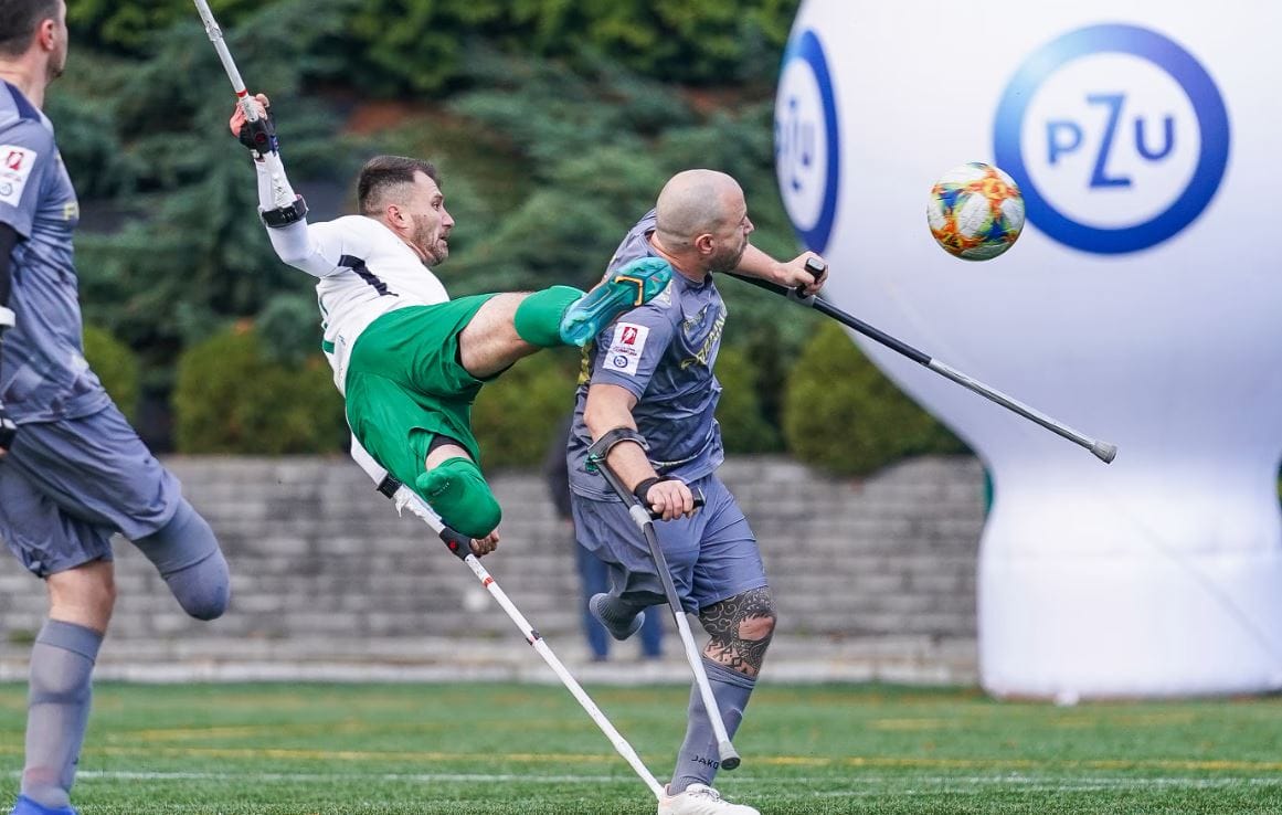 Egy amputált lábú focista, Marcin Oleksy nyerte a Puskás-díjat