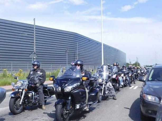Zaklatták az osztálytársai, motoros banda vitte suliba