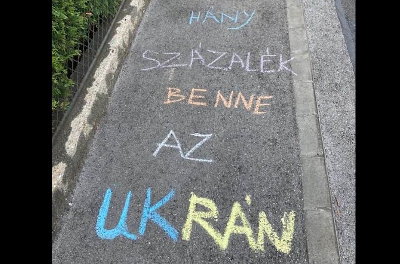 Ukrán költőnő versét írták fel Orbán Viktor budai háza elé