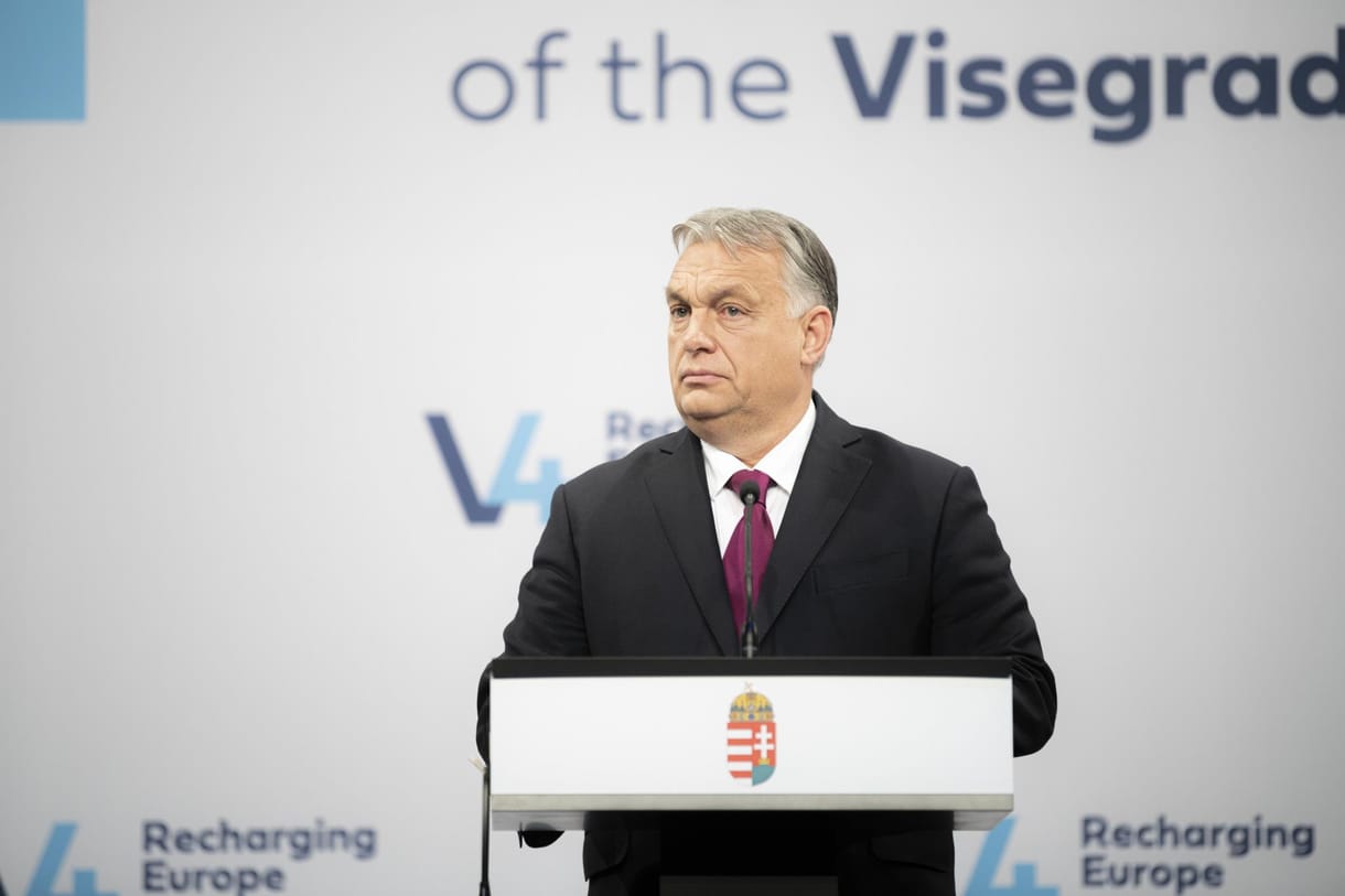 Orbán: A reptér visszavásárlását a választások előtt nem ésszerű nyélbe ütni