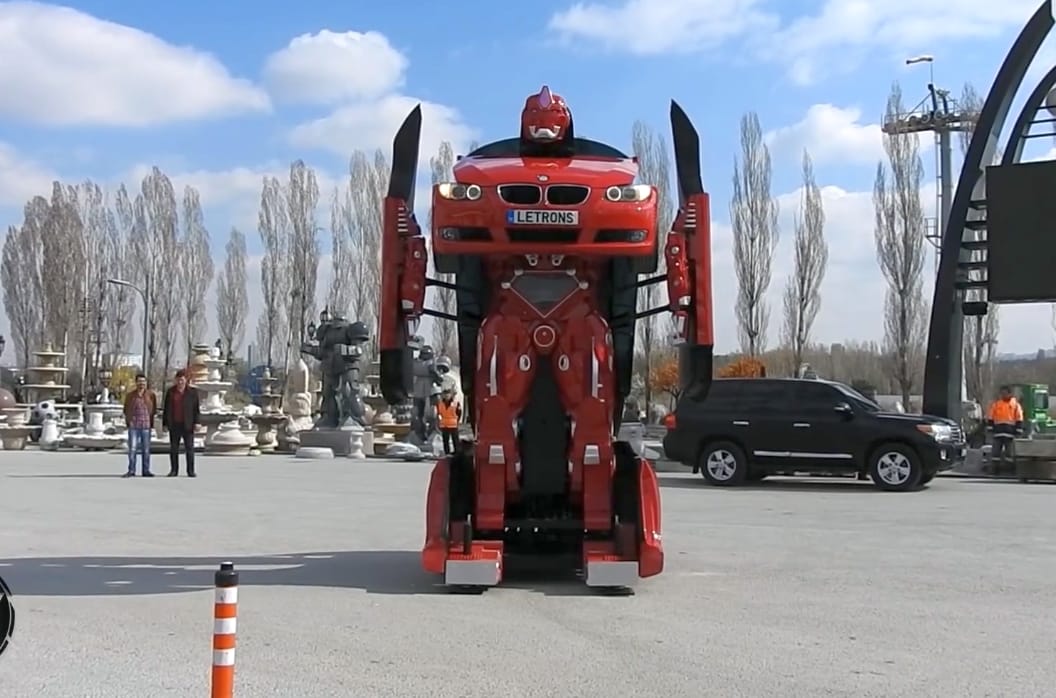 Erre is jó a BMW – működő Transformert építettek belőle – videó